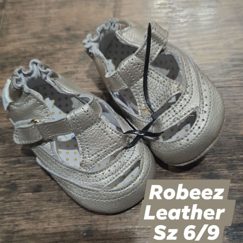 Robeez baby girl shoes sz 6/9 months